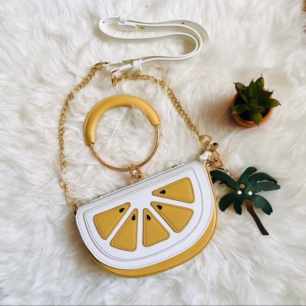 Lemon 🍋 shaped handbag w/ O ring handle